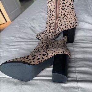 Gibson Latimer Black and Tan Heeled Boots